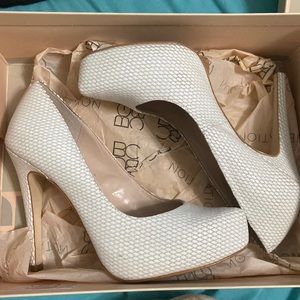 BCBG enteration size 6 white glossy snakeskin closed toe heels